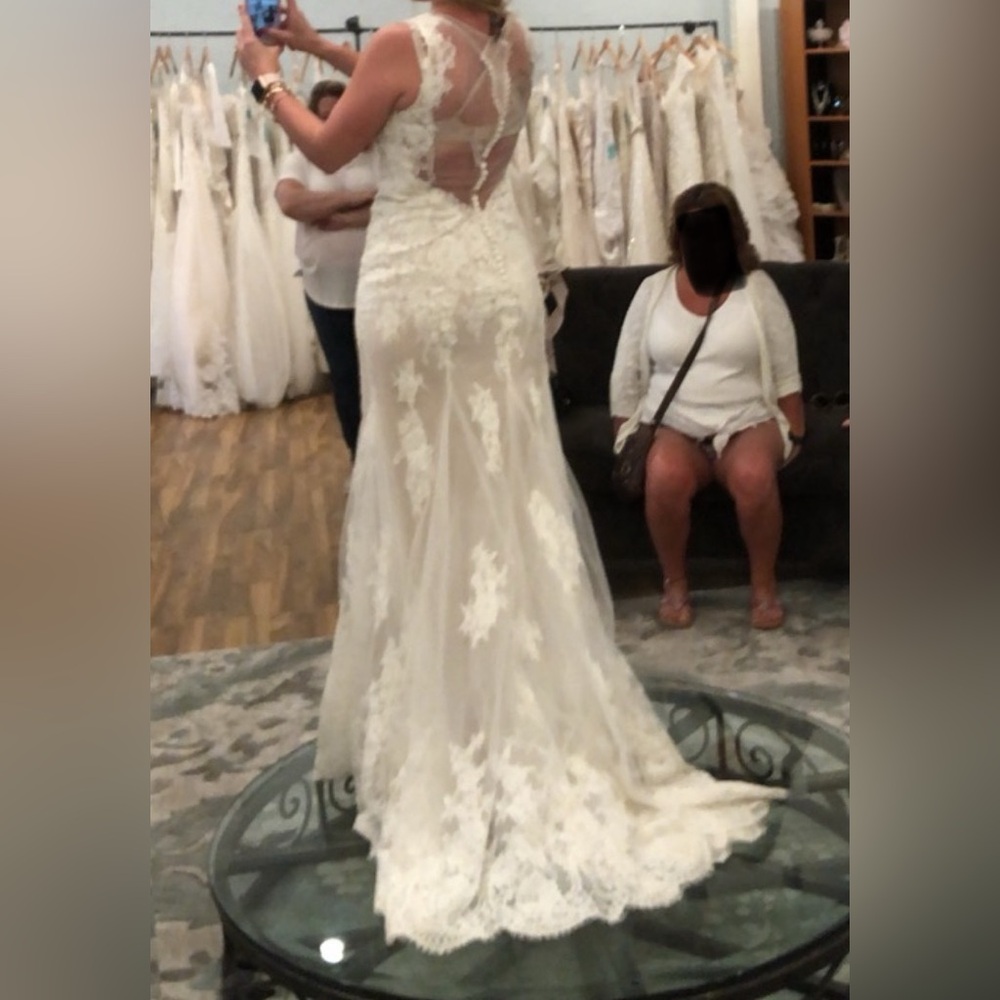 Ivory Lace Wedding Dress